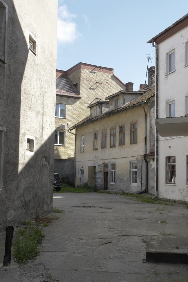 . В городе К.. Старый дворик.JPG