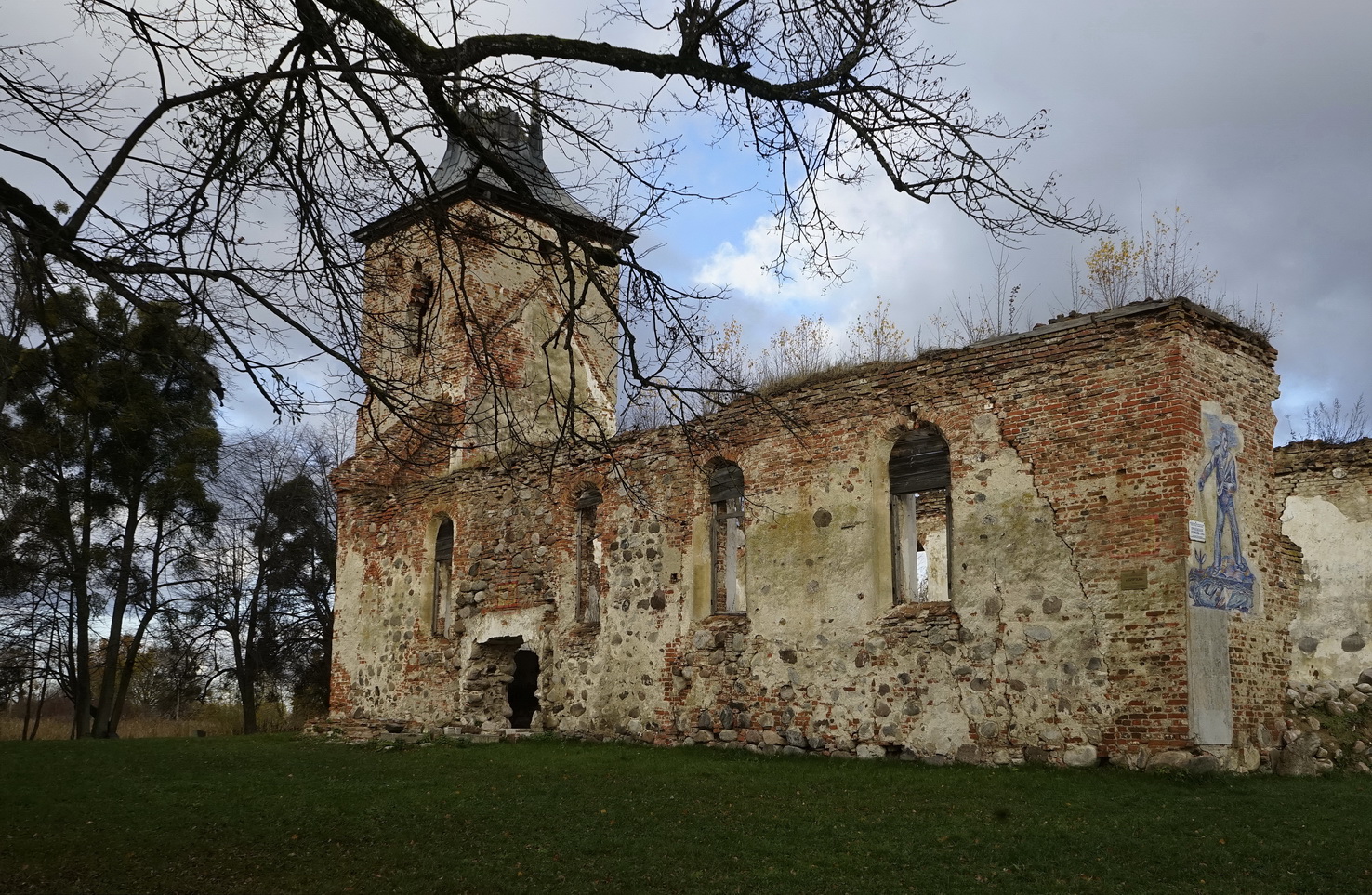 . Kaliningrad: Many Years Later. Руины кирхи.Борхерсдорф.JPG