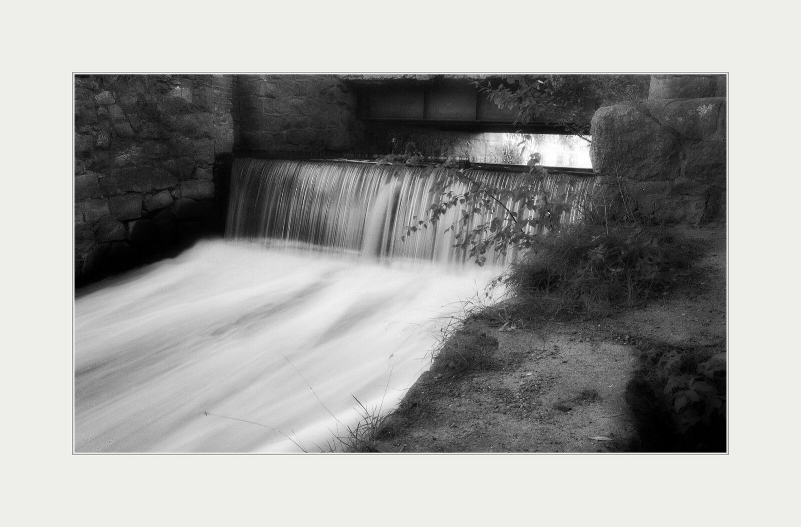 . Water and near water. Старая мельничная плотина .jpg